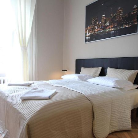 Main Market Square Apartments Краков Экстерьер фото