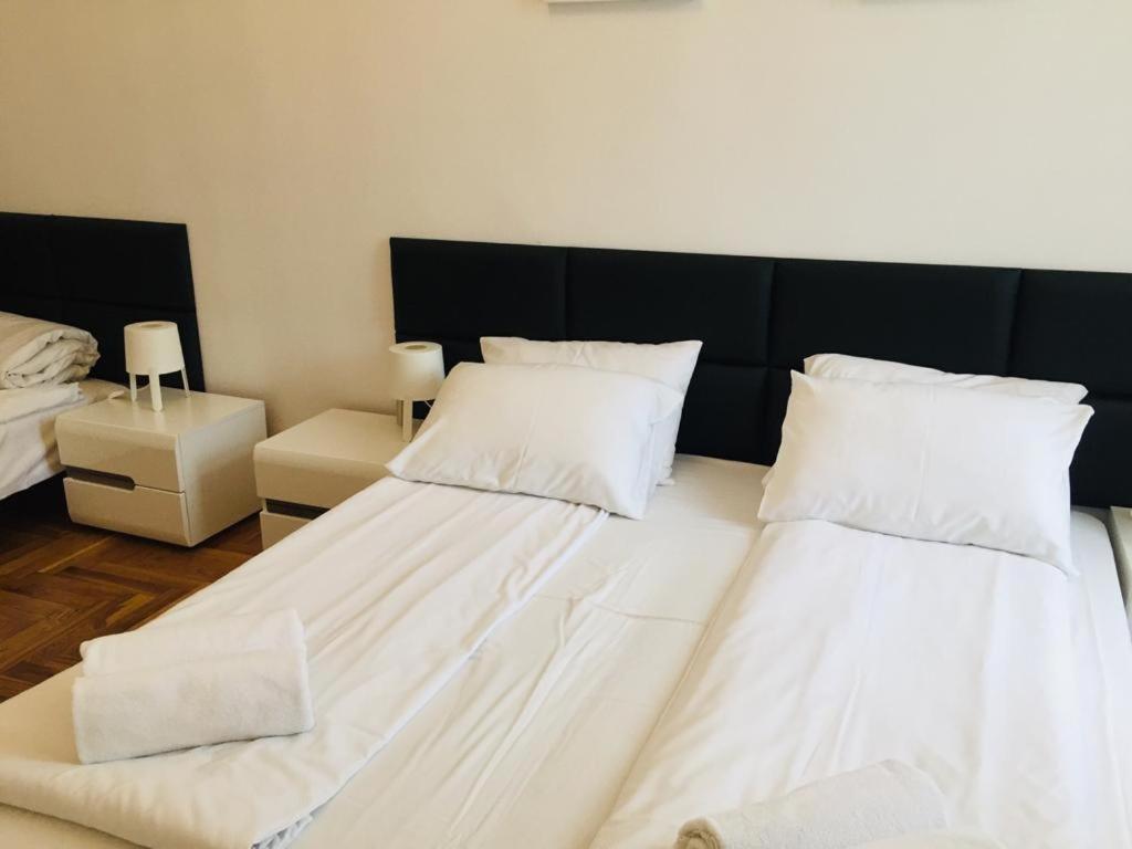Main Market Square Apartments Краков Экстерьер фото
