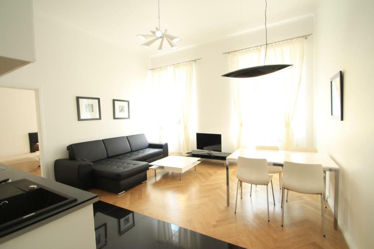 Main Market Square Apartments Краков Экстерьер фото