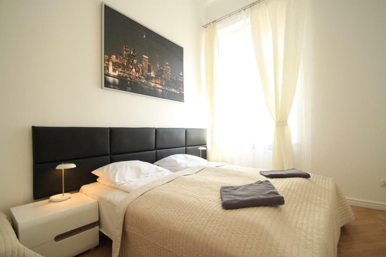 Main Market Square Apartments Краков Экстерьер фото
